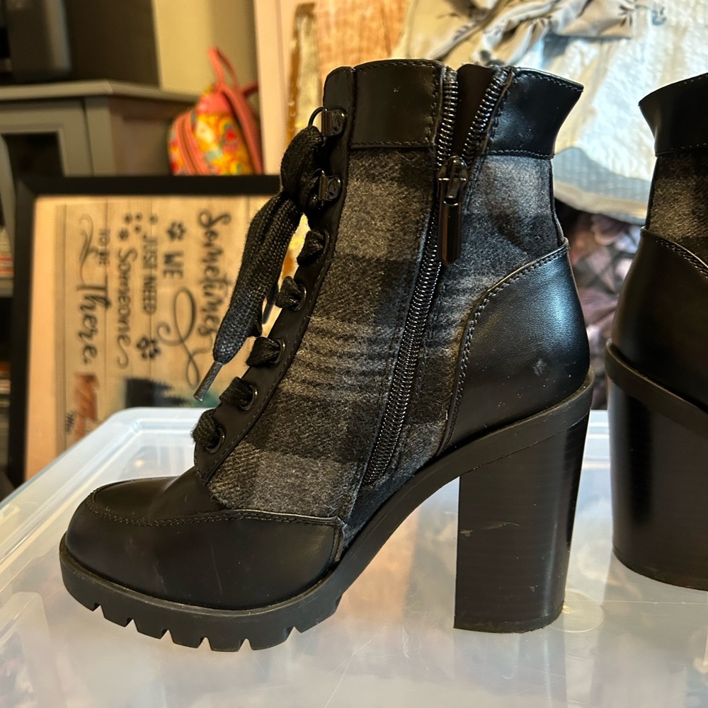 Black womens dress boot size 6.5 almost new. Only worn a few times